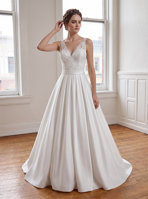 V Neck Lace Thin Strap Satin Wedding Dress Pearl Button Back Oversized Ball Gown Bridal Gown