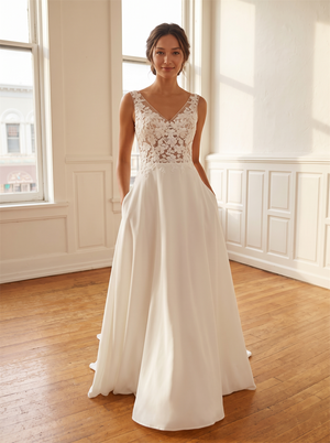 V Neck Lace Spaghetti Strap Satin A Line Wedding Dress Functional Side Pockets Vertical Button Back Classic Bridal Gown