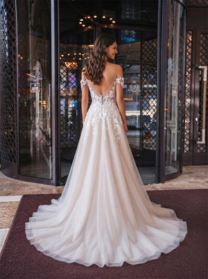 Off-The-Shoulder 3D Floral Lace Tulle Wedding Dress Sweetheart Deep V Back Champagne A Line Elegant Formal Bridal Dress