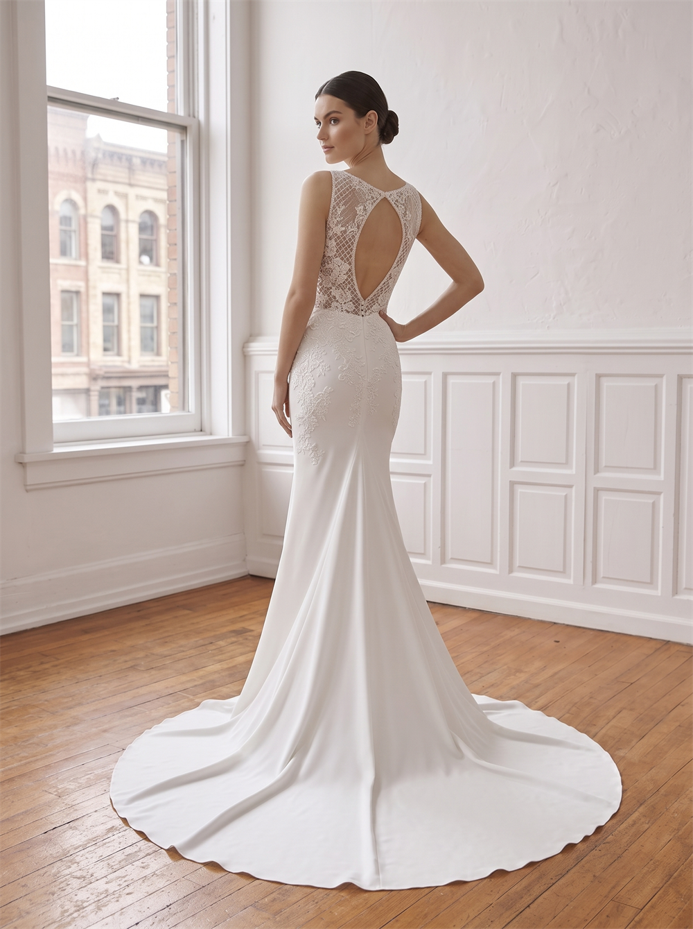 Sleeveless Plunge V Floral Lace Crepe Mermaid Wedding Dress Keyhole Illusion Back Bridal Gown(副本)