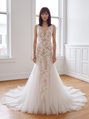 Deep V Floral Lace Mermaid Tulle Wedding Dress Low V Back Lace Train Bridal Gown
