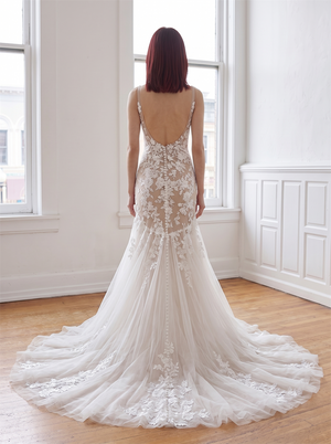 Deep V Floral Lace Mermaid Tulle Wedding Dress Low V Back Lace Train Bridal Gown