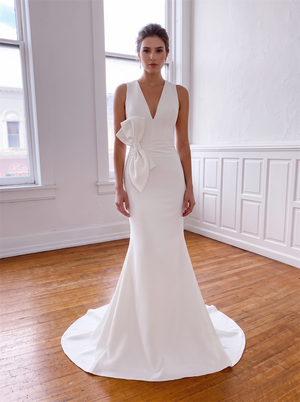 Sleeveless Deep V Crepe Mermaid Wedding Dress Oversized Side Bow Keyhole Cutout Back Bridal Gown