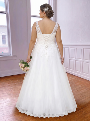 Plus Size V Spaghetti Strap Lace Tulle Wedding Dress Crystal Beaded Waistband Corset Lace Up Back A Line Curvy Bridal Gown