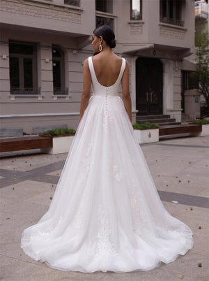 Sleeveless Deep V Tulle Wedding Dress With Waist Bow Hidden Pockets Floral Lace Appliques U Back Pearl Button Bridal Gown