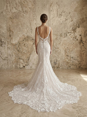 V Neck Sleeveless Floral Lace Mermaid Wedding Dress Luxury Long Train Fitted Bridal Dress For Formal Wedding