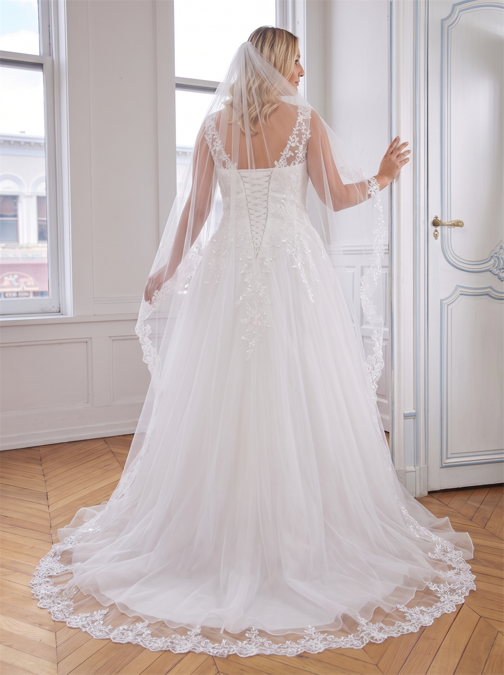Plus Size Lace Spaghetti Strap Tulle Wedding Dress With Matching Lace Veil Corset Back Ball Gown