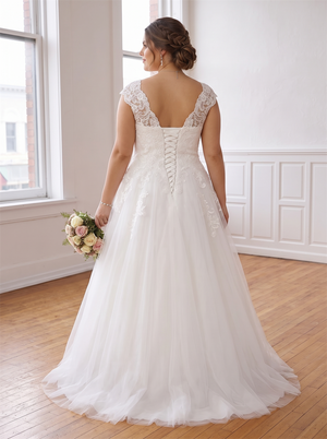 Plus Size Cap Sleeve Lace Tulle A Line Wedding Dress V Neck Corset Lace Up Back Soft Bridal Gown