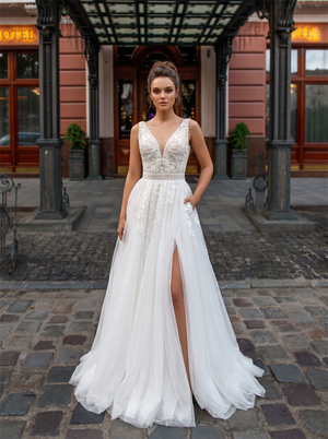 Sleeveless Deep V Lace High Slit Tulle A Line Wedding Dress V Back Hidden Side Pockets Bridal Gown