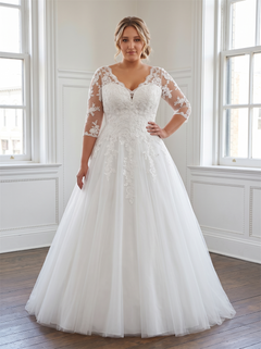 Plus Size Lace 3/4 Sleeve Tulle Wedding Dress Pearl Button Back Voluminous Ball Gown