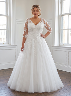 Plus Size Lace 3/4 Sleeve Tulle Wedding Dress Pearl Button Back Voluminous Ball Gown