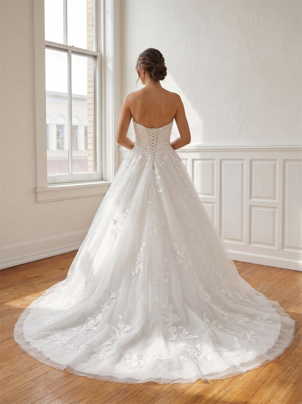 Strapless Sweetheart Floral Lace Tulle Ball Gown Wedding Dress Corset Lace Up Back Oversized Bridal Gown