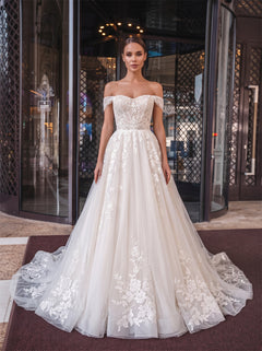 Off Shoulder Sweetheart Floral Lace Tulle Wedding Dress Low V Back Pearl Button A Line Long Train Bridal Dress