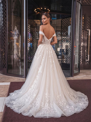 Off Shoulder Sweetheart Floral Lace Tulle Wedding Dress Low V Back Pearl Button A Line Long Train Bridal Dress