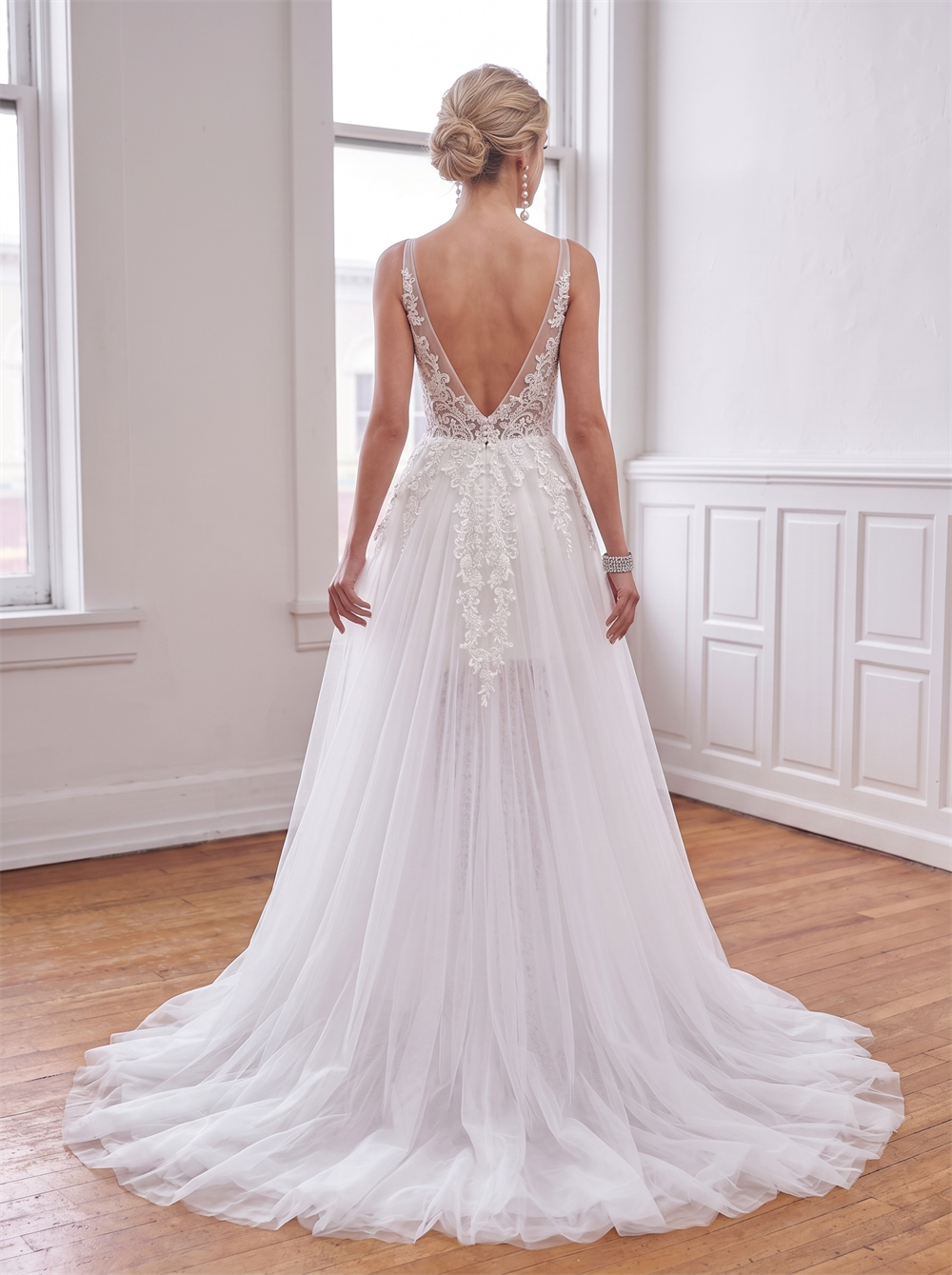 High Low Tulle Wedding Dress Spaghetti Strap Floral Lace Deep V Back Bridal Gown