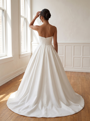 Strapless Straight Neck Satin Ball Gown Wedding Dress Thin Waistband Low Pleated Skirt Bridal Gown