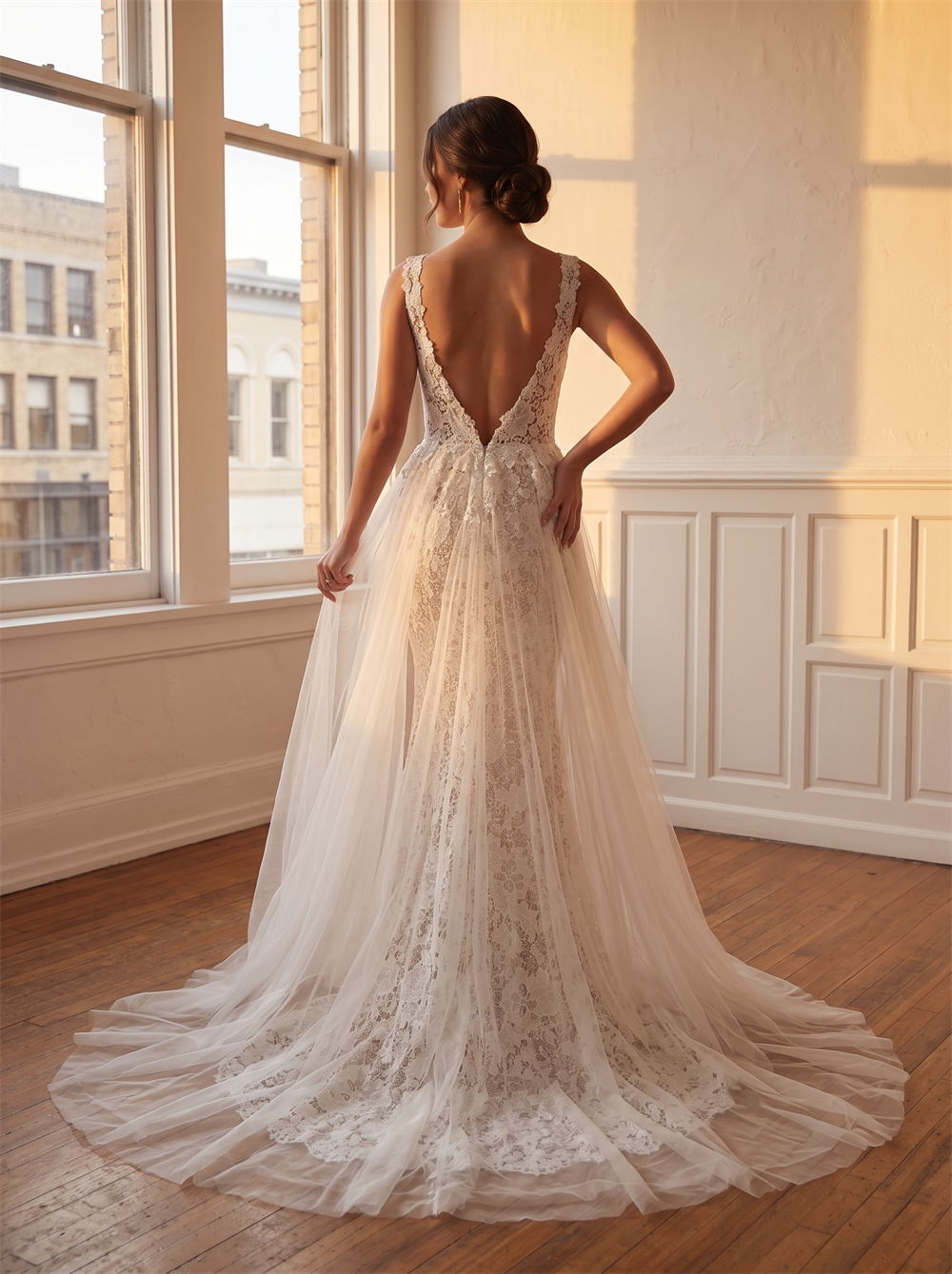 Sleeveless V Neck Full Lace Mermaid Wedding Dress Detachable Oversized Tulle Overlay Two Piece Bridal Gown
