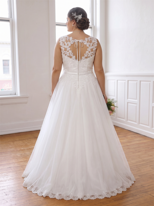Plus Size V Neck Lace Strap Tulle Wedding Dress Sheer Floral Lace Back Curvy Bridal Gown