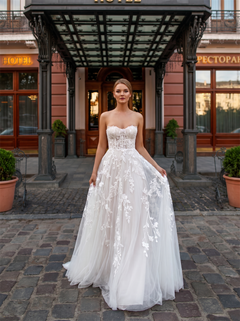 Strapless Leaf Lace White Tulle Wedding Dress Lace-Up V Corset Back A Line Gown