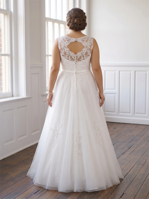 Plus Size V Neck Lace Tulle A Line Wedding Dress Heart Cutout Illusion Back Vertical Pearl Buttons Curvy Bridal Gown