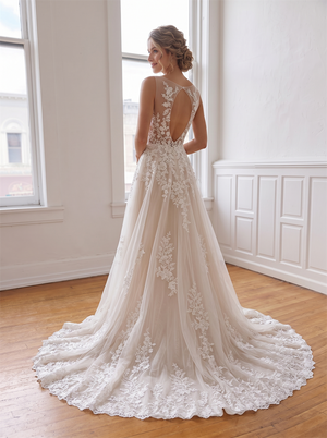 Illusion Boat Neck Floral Lace Tulle A Line Wedding Dress Champagne Lining Keyhole Cutout Back Boho Bridal Gown