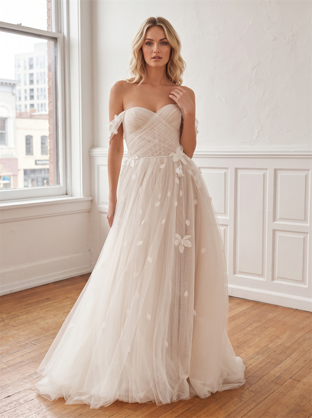 Off The Shoulder Ruched Tulle A Line Wedding Dress 3D Floral Appliques Corset Back Champagne Lining Soft Bridal Gown