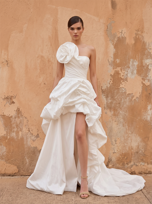 One Shoulder 3D Floral Satin Wedding Dress High Low Ruffled Skirt With High Slit Chapel Train