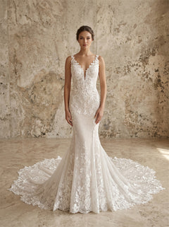 V Neck Sleeveless Floral Lace Mermaid Wedding Dress Luxury Long Train Fitted Bridal Dress For Formal Wedding