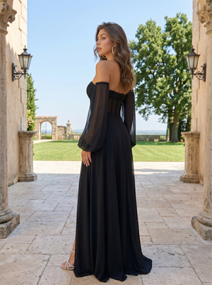 Abendkleid aus Chiffon mit Perlenstickerei, transparenten Off-Shoulder-Ärmeln und hohem Beinschlitz, Ballkleid